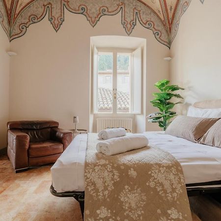 Sotto Gli Affreschi Del 1800 Con Colazione Inclusa Assisi Eksteriør billede