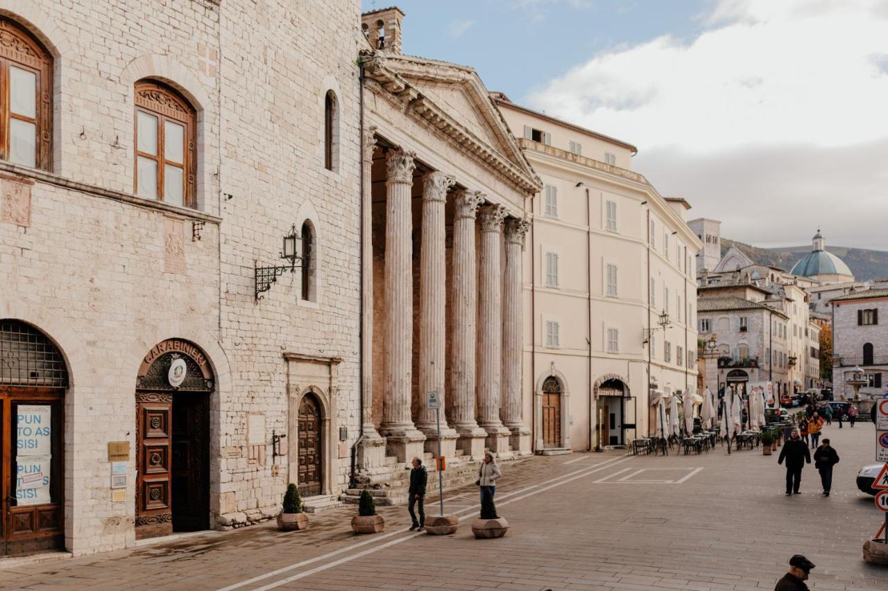 Sotto Gli Affreschi Del 1800 Con Colazione Inclusa Assisi Eksteriør billede
